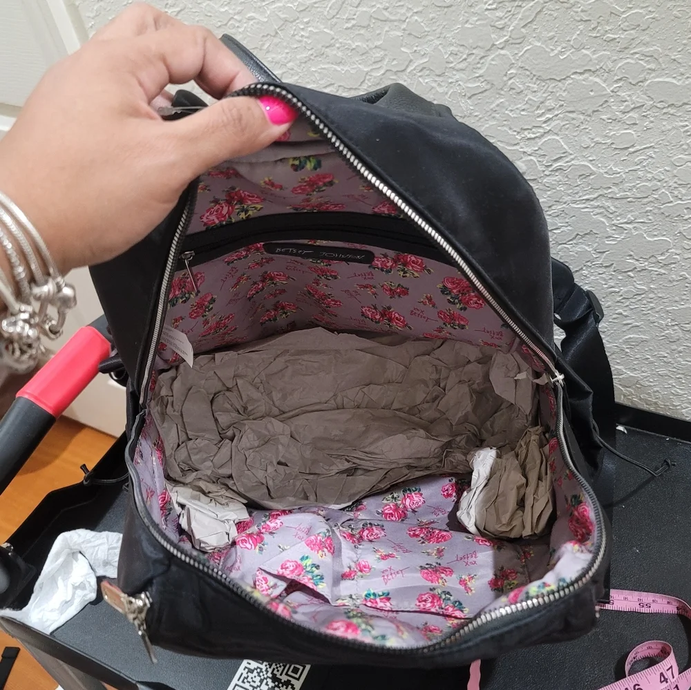 NWOT Betsy Johnson Black Heart Baby Dome Diaper Backpack